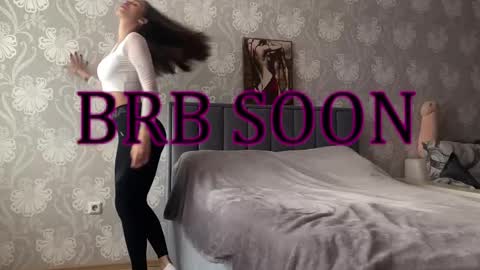 bellaparker_ online show from February 11, 11:53 am