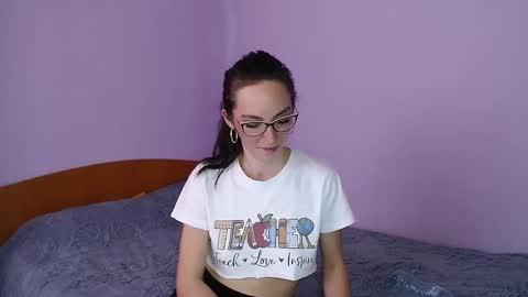 Snapshot of bellaqueen0701 chatting on February 25, 8:47 am bellaqueen0701 online show from February 25, 8:47 am