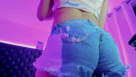 bellaroge online show from April 22, 4:41 am