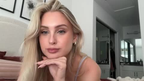 Isabella Ryder online show from May 15, 11:34 pm
