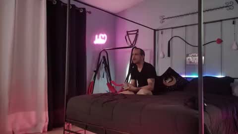 Bellaskeykeeper online show from March 24, 5:24 am