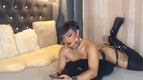 Snapshot of bellatrixxhuckerts chatting on October 4, 9:29 am B E L L A T R I X online show from October 4, 9:29 am