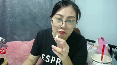 Snapshot of bellbabe chatting on October 5, 8:23 am Bella online show from October 5, 8:23 am