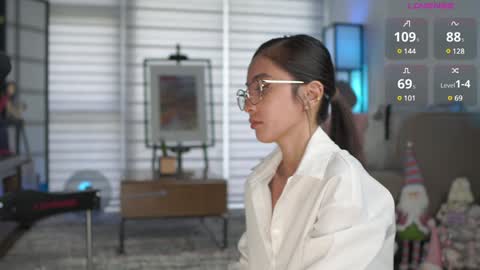 Snapshot of belle_adrienne chatting on January 8, 1:00 am Belle Adrienne  IG  online show from January 8, 1:00 am