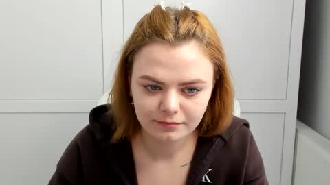 Mia online show from April 2, 6:54 am