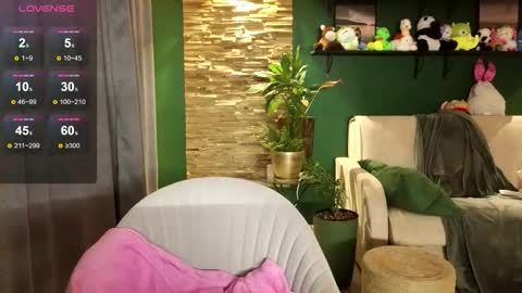 Belle online show from December 20, 3:08 pm