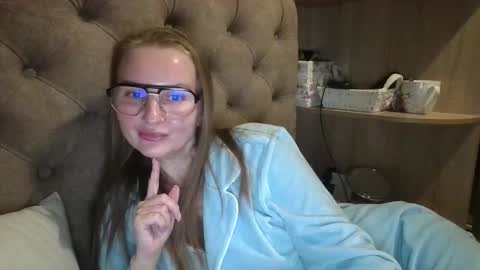 Amelia online show from October 16, 5:12 pm