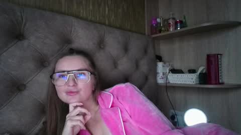 Amelia online show from December 22, 1:29 pm