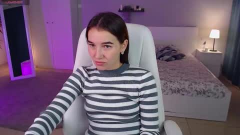Snapshot of bellla_haddid chatting on September 30, 1:05 am Bella online show from September 30, 1:05 am