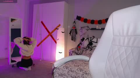 Bella online show from October 29, 1:40 am