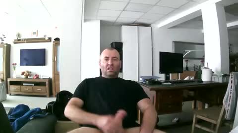 Robert  1984 online show from May 7, 7:37 am