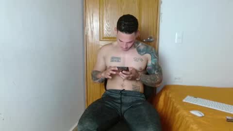 Snapshot of benjamin_isaac chatting on February 4, 2:39 am benjamin_isaac online show from February 4, 2:39 am