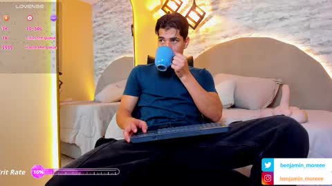 Snapshot of benjamin_more chatting on September 27, 11:19 am BENJAMIN online show from September 27, 11:19 am