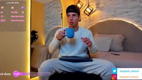 Snapshot of benjamin_more chatting on September 24, 11:50 am BENJAMIN online show from September 24, 11:50 am