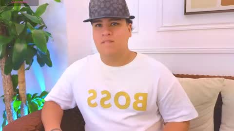 bennett_alejoo online show from May 28, 7:01 pm