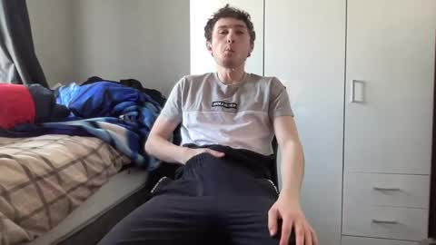 Snapshot of benwardle123 chatting on February 28, 11:25 am READ MY BIO ---  --- READ MY BIO online show from February 28, 11:25 am