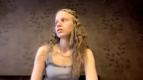 Snapshot of berniecemontell chatting on September 25, 9:49 am Sophia online show from September 25, 9:49 am
