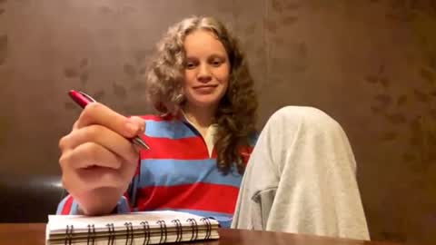Snapshot of berniecemontell chatting on September 13, 7:27 pm Sophia online show from September 13, 7:27 pm
