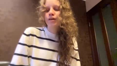 Snapshot of berniecemontell chatting on October 19, 11:15 am Sophia online show from October 19, 11:15 am