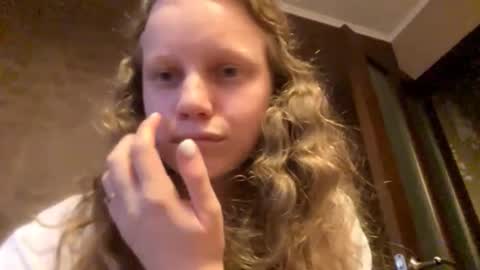 Snapshot of berniecemontell chatting on October 10, 12:33 pm Sophia online show from October 10, 12:33 pm