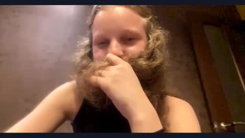Snapshot of berniecemontell chatting on October 11, 2:11 pm Sophia online show from October 11, 2:11 pm