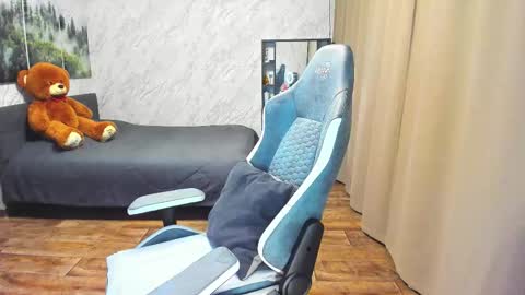 Im Lola online show from January 6, 12:31 pm