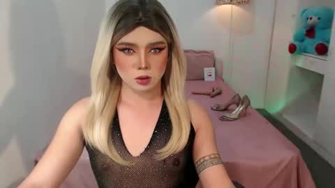 Snapshot of bestgirljulia chatting on October 10, 4:18 am bestgirljulia online show from October 10, 4:18 am