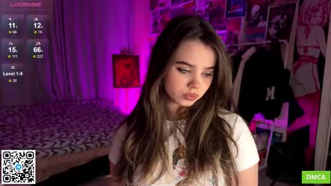 Snapshot of bestie_me chatting on October 18, 5:28 pm Emily Stream every day online show from October 18, 5:28 pm