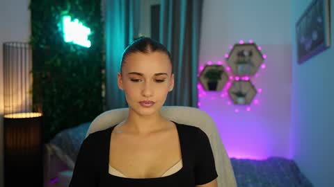 Snapshot of betty_greyy chatting on September 21, 7:07 pm Betty Grey online show from September 21, 7:07 pm