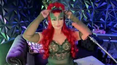 Snapshot of bettybishop chatting on November 1, 12:55 am NatashaxoBangs online show from November 1, 12:55 am