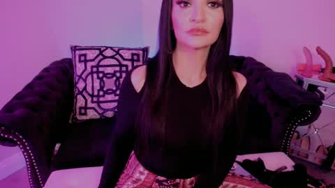 Snapshot of bettybishop chatting on March 5, 2:45 pm NatashaxoBangs online show from March 5, 2:45 pm