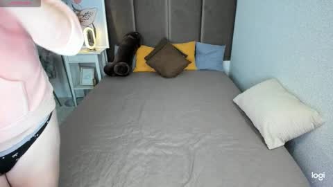 Mila Sweet online show from November 18, 5:10 am