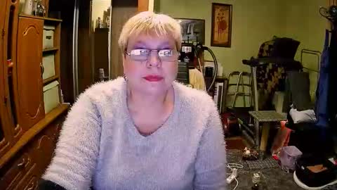 BeverlyQCynia online show from October 26, 2:29 pm