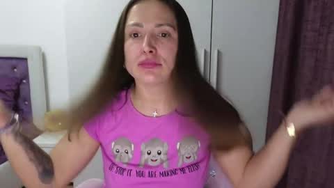   BeyonceDoll       Twitter DollBeyonce    online show from March 31, 7:14 pm