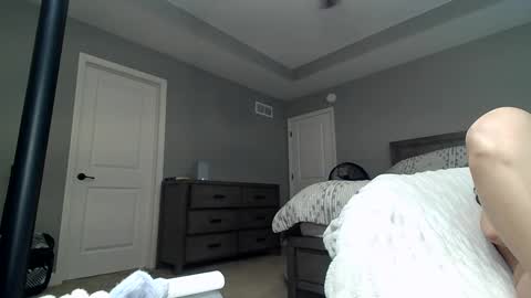 Snapshot of bi_sexualmilf chatting on December 16, 5:22 pm Bi sexualmilf Fansly online show from December 16, 5:22 pm