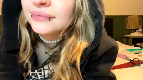 Ellie  online show from February 27, 5:55 am