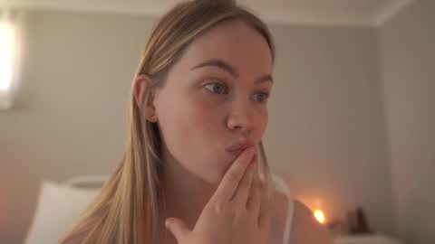 Snapshot of bibi_it_is chatting on March 1, 5:31 am Bibi online show from March 1, 5:31 am