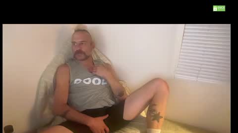 Snapshot of biffpowbang chatting on October 1, 7:29 am biffpowbang online show from October 1, 7:29 am