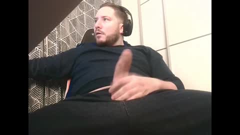 Snapshot of big_sele chatting on December 23, 7:06 am bigbroly88 online show from December 23, 7:06 am