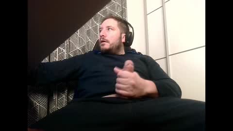 Snapshot of big_sele chatting on December 6, 7:37 am bigbroly88 online show from December 6, 7:37 am