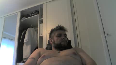 Snapshot of bigballs9289 chatting on January 21, 10:19 am bigballs9289 online show from January 21, 10:19 am