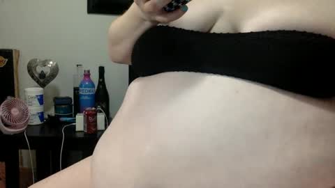 Snapshot of bigbellybabe1987 chatting on February 1, 3:41 am bigbellybabe1987 online show from February 1, 3:41 am