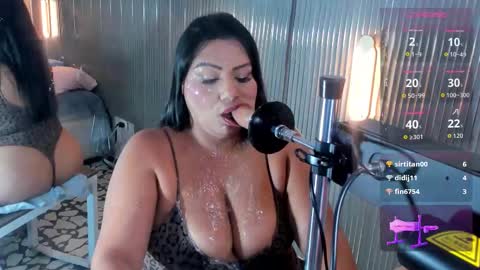Snapshot of bigboobs_violeta chatting on October 18, 9:30 pm VIOLETA online show from October 18, 9:30 pm