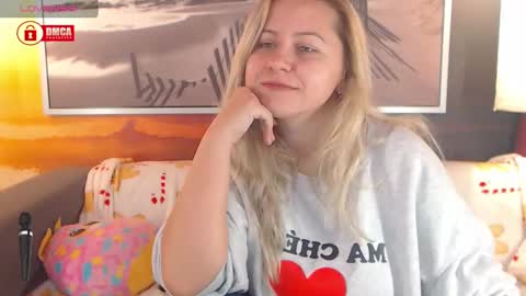 Snapshot of bigboobsarri chatting on December 3, 1:49 pm BigBoobsArri online show from December 3, 1:49 pm