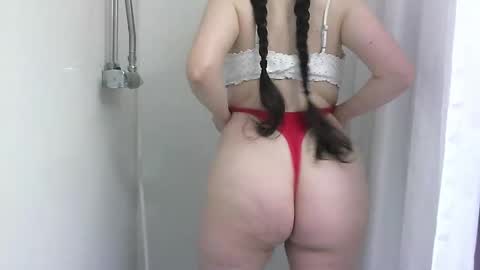 Snapshot of bigbootybunny chatting on October 16, 11:47 pm Isabella online show from October 16, 11:47 pm