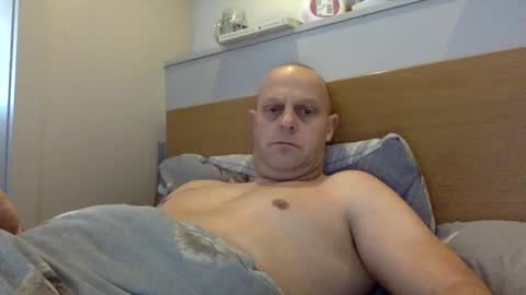 bigbumlover2377 online show from February 14, 9:34 am