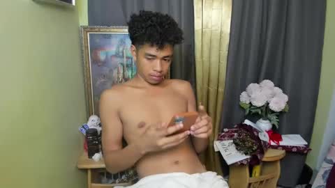 Snapshot of bigcock_moreno chatting on January 19, 7:04 am Nj online show from January 19, 7:04 am