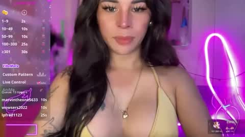 Snapshot of bigcockamanda23 chatting on October 10, 5:02 am queen amanda online show from October 10, 5:02 am