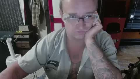 Snapshot of bigdbrillion chatting on October 7, 12:45 pm Darryl online show from October 7, 12:45 pm