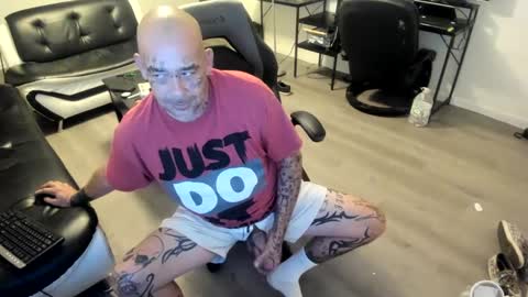 Snapshot of bigdickpiercedtattoos chatting on September 13, 7:22 am bigdickpiercedtattoos online show from September 13, 7:22 am